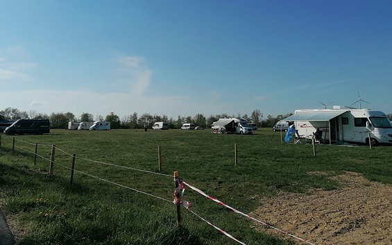 Wohnmobilstellplatz "Caravanwiese" direkt am Partwitzer Seestrand, Foto: Marcus Heberle, Lizenz: Tourismusverband Lausitzer Seeland e.V.