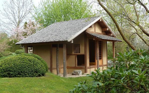 ROJI Japanische Gärten - Die Teehütte steht in einem separaten Gartenteil, der ganz der Teezeremonie gewidmet ist, Foto: Gesine Jochems