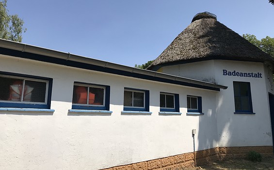 Eingang Badeanstalt Brüssow, Foto: Anet Hoppe