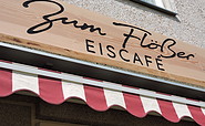 Zum Flößer Eiscafé, Foto: Ellen Meier, Lizenz: Tourist-Information Lychen