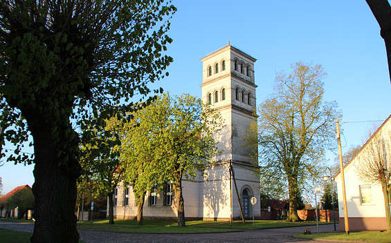 Dorfkirche Tarmow Fehrbelling, Foto: Rohrberg & Steyer, Lizenz: ScottyScout