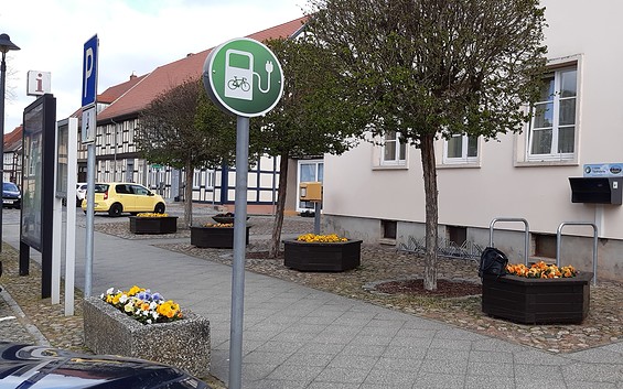 E-Bike Ladestation, Foto: Carola Krakow, Lizenz: Tourismusverband Pringitz e.V.