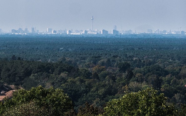 Aussicht nach Berlin vom Aussichtsturm Woltersdorf, Foto: Christoph Creutzburg, Lizenz: Seenland Oder-Spree
