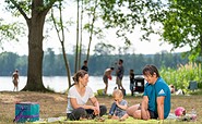 Picknick im Cecilienpark Schamützelsee, Foto: Florian Läufer, Lizenz: Seenland Oder-Spree