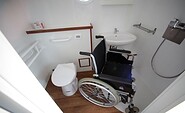 Febomobil 990 - barrier-free wet room, Foto:  Kuhnle-Tours GmbH, Lizenz:  Kuhnle-Tours GmbH