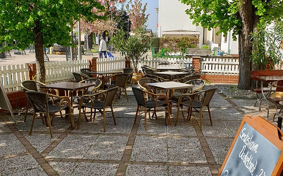Kloster Café Fiedler Lehnin - Terrasse, Foto: Tourismusverband Havelland e.V., Lizenz: Tourismusverband Havelland e.V.