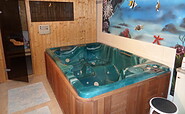 Whirlpool mit Sauna, Foto: Karin Haase