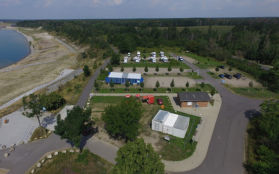 Wohnmobilstellplatz am Parkplatz Seestrand Lieske, Foto: Zweckverband LSB/Drohne, Lizenz: Zweckverband LSB