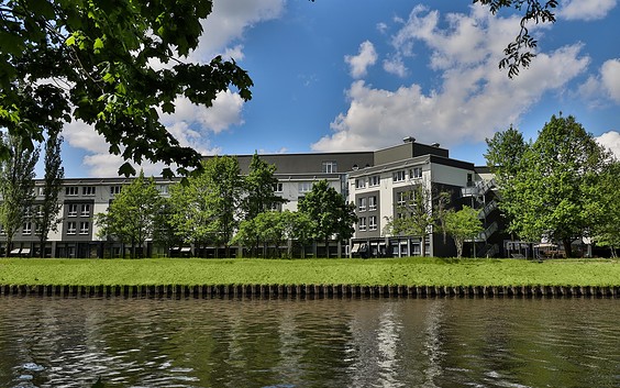 Blick aufs GINN Hotel vom Teltowkanal, Foto: GINN Hotel