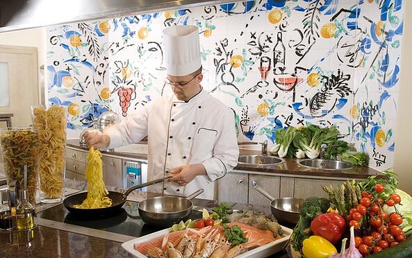 Restaurant &quot;Hofgarten&quot; at NH Potsdam - show kitchen , Foto: NH Hoteles Deutschland GmbH