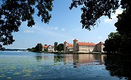 Schloss Rheinsberg - Blick über den Grienericksee, Foto: Leo Seidel, Lizenz: Stiftung Preußische Schlösser und Gärten Berlin-Brandenburg