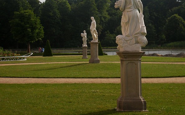 Skulpuren im Schlosspark , Foto: Tourismusverband Ruppiner Seenland e.V., Lizenz: Tourismusverband Ruppiner Seenland e.V.