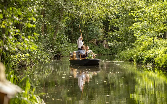 Kahnfahrt, Foto: Ron Petraß, Lizenz: Amt Burg (Spreewald)