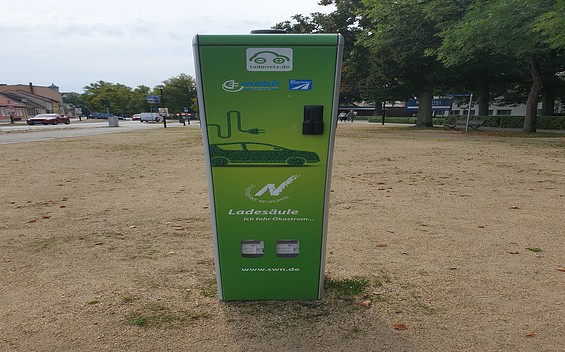 Stromtankstelle Rheinsberg, Foto: Daniel Pommerenke, Lizenz: Daniel Pommerenke