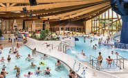 NaturTherme Badelandschaft im Sommer, Foto: Tom Schweers, Lizenz: NaturThermeTemplin GmbH