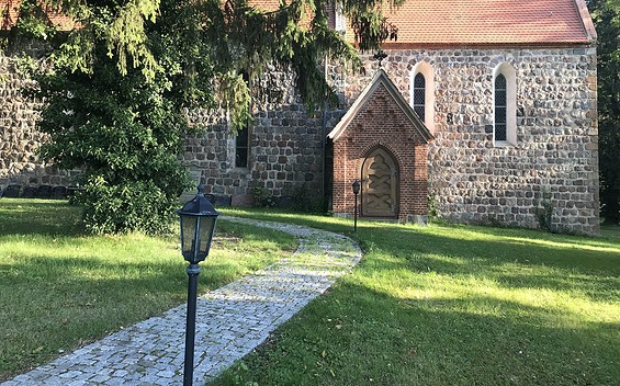 Kirche in Güstow Eingang , Foto: Anet Hoppe