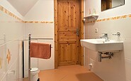 Badezimmer mit Dusche und WC, Foto: Ulrike Haselbauer, Lizenz: TV Lausitzer Seenland e.V.