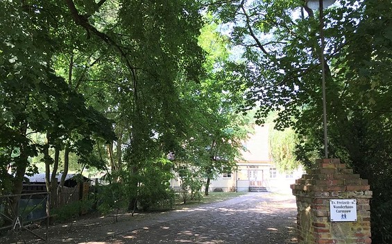 Einfahrt Ev. Freizeit und Wanderhaus Carmzow, Foto: Anet Hoppe