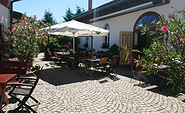 Terrasse Gaststätte &quot;Zum Berg&quot;, Foto: Antje Thurmann