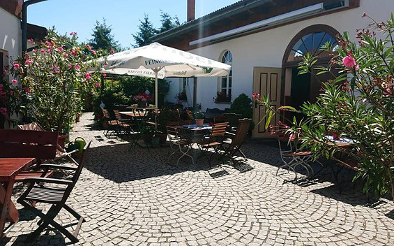 Gaststätte "Zum Berg" in Schlenzer