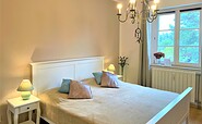 Schlafzimmer mit Doppelbett, Foto: Ulrike Haselbauer, Lizenz: TV Lausitzer Seenland e.V.