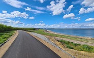 Radweg und Blick auf den Großräschener See, Foto: Sören Hoika, Lizenz: iba-aktiv-tours