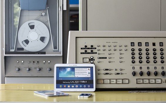 Neu und Alt im ZCOM Zuse-Computer-Museum, Foto:  Frank Zörner, Lizenz: ZCOM-Stiftung