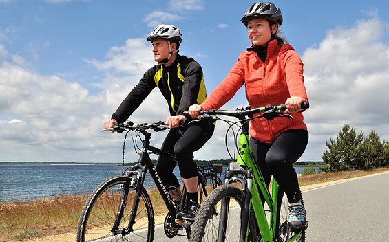 Radtour am Bärwalder See, Foto: Nada Quenzel, Lizenz: Tourismusverband Lausitzer Seenland e.V.