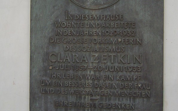 Memorial Tablet, Clara Zetkin, Foto: U. Krzeszowski, Lizenz: Tourist Information Centre Birkenwerder
