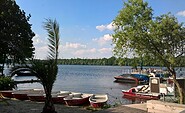 Having fun on the water with boats from Moisl on lake Templin, Foto: Lindenakademie