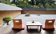 Teahouse terrace with a view of the Zen garden, Foto: Japanischer Bonsaigarten Ferch