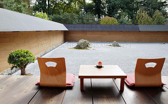 Teahouse terrace with a view of the Zen garden, Foto: Japanischer Bonsaigarten Ferch