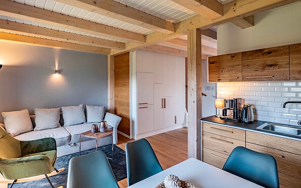 Beispiel Wohnraum mit Küchenblock und zusätzlichem Schlafsofa, Foto: Daniel Winkler, Lizenz: Refugium Lausitzer Seenland