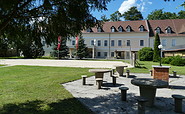 Schullandheim mit Spielmöglichkeiten im Außenbereich, Foto: Marlis Sinkwitz
