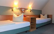Doppelzimmer mit getrennt stehenden Betten, Foto: F. Salomo, Lizenz: Landhotel Neuwiese