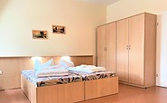 Wohnbeispiel: Zimmer mit Doppelbett, Foto: Ulrike Haselbauer, Lizenz: TV Lausitzer Seenland.e.V.