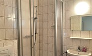 Bad mit Dusche und WC, Foto: Ulrike Haselbauer, Lizenz: TV Lausitzer Seenland.e.V.
