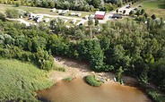 Draufsicht auf den Campingplatz und Badestrand, Foto: Jens Petrick