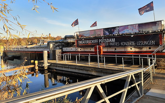 Theaterschiff, Foto: Martina Tenzler, Lizenz: PMSG Potsdam Marketing und Service GmbH