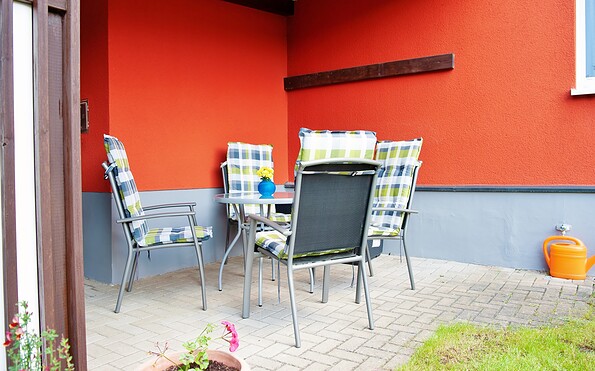Überdachte Terrasse mit Terrassenmöbeln, Foto: Thomas Becker, Lizenz: Lausitzer Ferienapartments