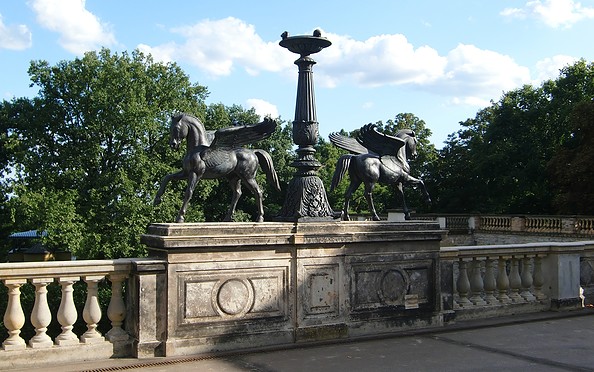 Pegasus-Figuren im Belvedere Pfingstberg, Foto: Geertje Wieck, Lizenz: TMB-Fotoarchiv