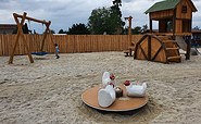 Spielplatz im Innenhof, Foto: Kathrin Winkler, Lizenz: Tourismusverband Lausitzer Seenland e.V.