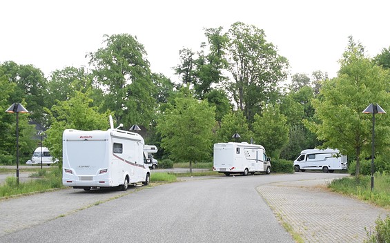 Parkplatz am Krongut, Foto: Bernd Gewohn, Lizenz: TMB-Fotoarchiv
