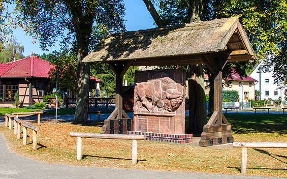 Wisentdenkmal, Foto: Michael Mattke, Lizenz: Gemeinde Schorfheide