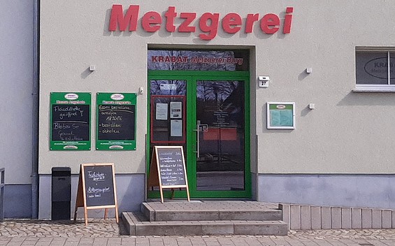 Krabat Metzgerei Außenansicht, Foto: Touristinformation Burg im Spreewald, Lizenz: Amt Burg (Spreewald)
