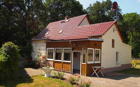 Außenansicht Ferienhaus, Foto: Touristinformation Senftenberg, Lizenz: Tourismusverband Lausitzer Seenland e.V.