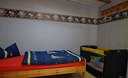 Schlafzimmer mit Zustellmöglichkeit Babybett im Ferienhaus, Foto: Ferienanlage Odin