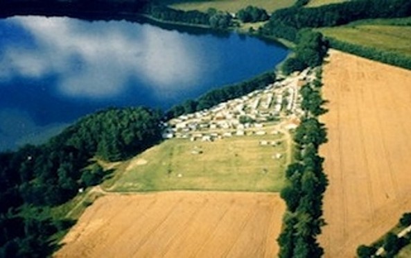Luftaufnahme des Campingplatz &quot;Am Glambecksee&quot; © E. Lange