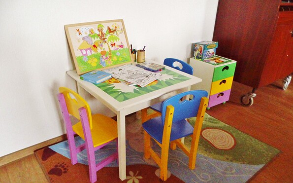 Guest room with small play corner for children, Foto: U.Haselbauer, Lizenz: Tourismusverband Lausitzer Seenland e.V.