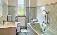Bathroom with bathtub, Foto: Ulrike Haselbauer, Lizenz: TV Lausitzer Seenland e.V.